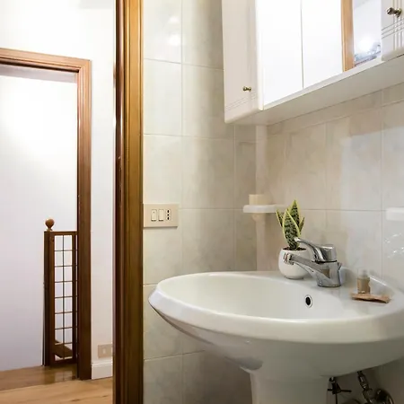 Casa Marchese Lucia * Roma