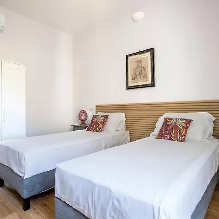 Casa Marchese Lucia *