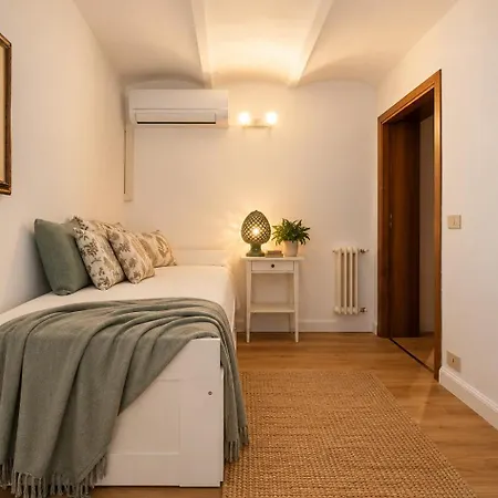 Casa Marchese Lucia * Roma